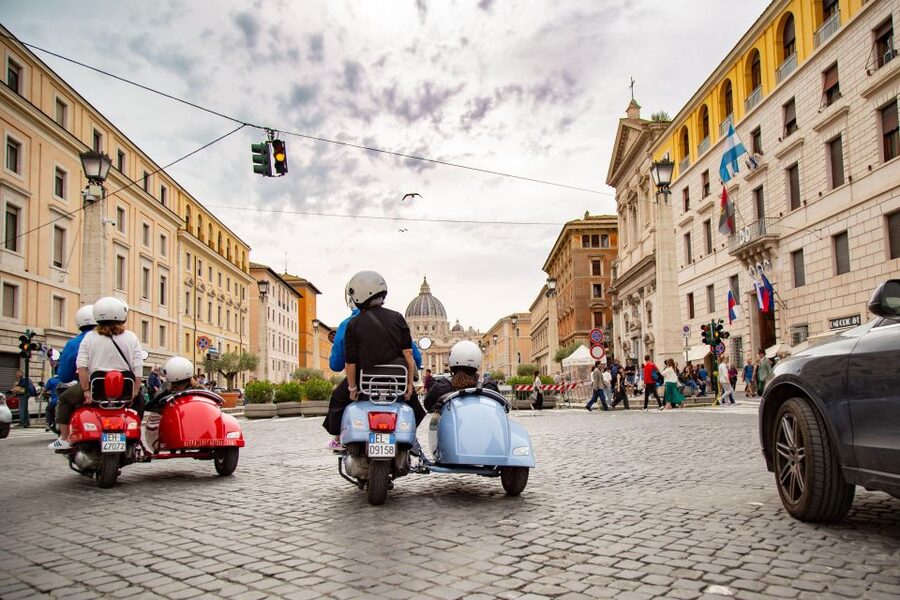 Afternoon Vespa Sidecar Tour with Gourmet Gelato Stop - From the Quirinale to the Trevi Fountain