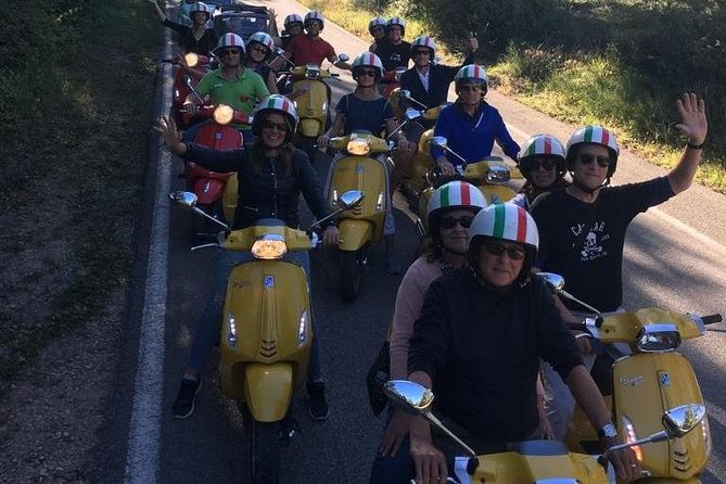 Chianti Vespa Adventure – Small Group from Florence - The cypress avenue and Tuscan villa lunch