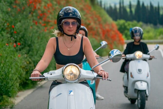 Chianti Vespa Tour with Lunch from Florence & E-car Option - Chiocchio and the small-town pause