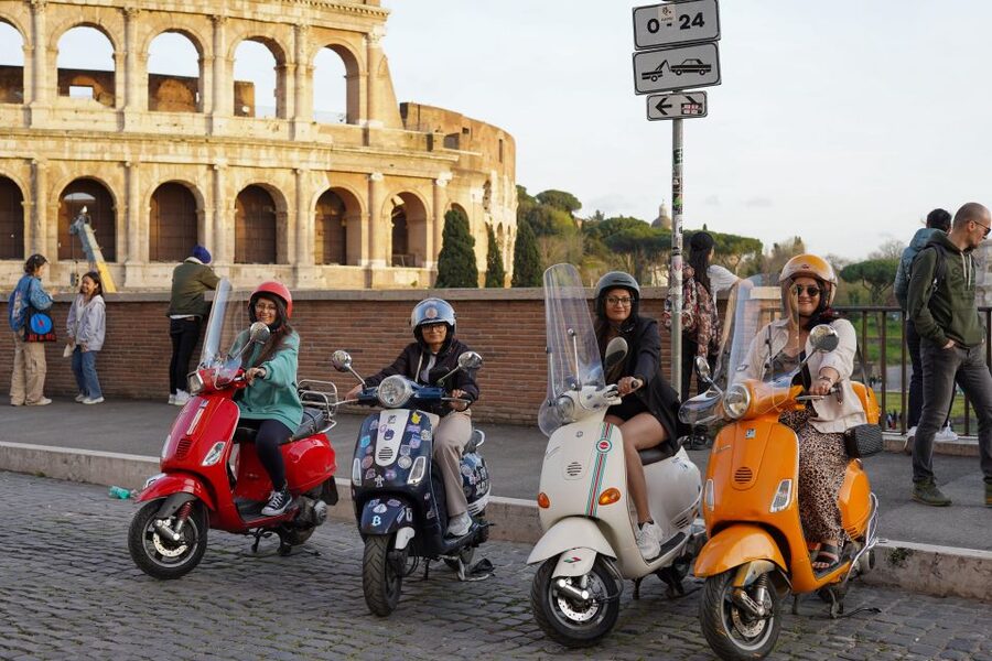 Explore city on Vespa with Professional Photographer - Who should book this experience