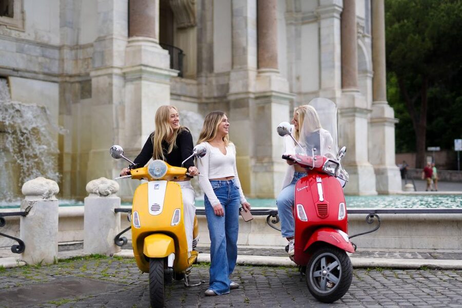 Explore city on Vespa with Professional Photographer - Riding between the sights