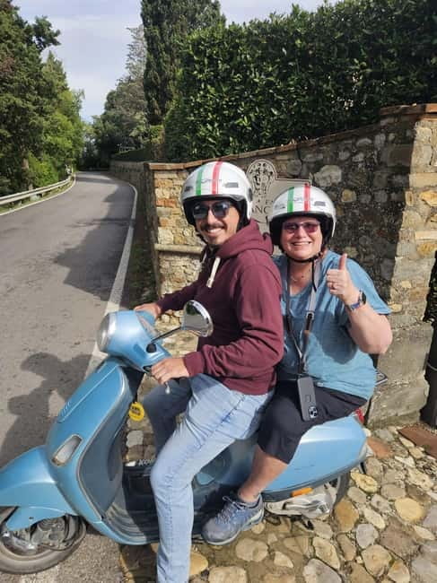 Florence: Vespa Tour as a Passenger + Wine Window! - Guides make the difference