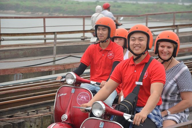 Hanoi By Vespa Tours: HISTORY + CULTURE + SIGHT + FUN 2,5 Hours - Lakes, temples, and Hanoi after dark