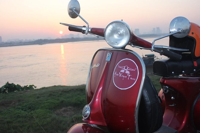 Hanoi Vespa Tours: Hanoi Vintage Vespa Tours Countryside - Food, drinks, and the return to Hanoi