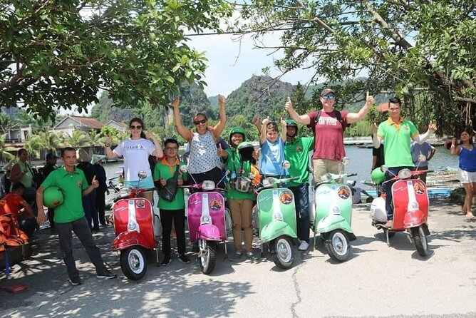 Ho Chi Minh Vespa City Tour 4,5 hours - Independence Palace and the city’s political past