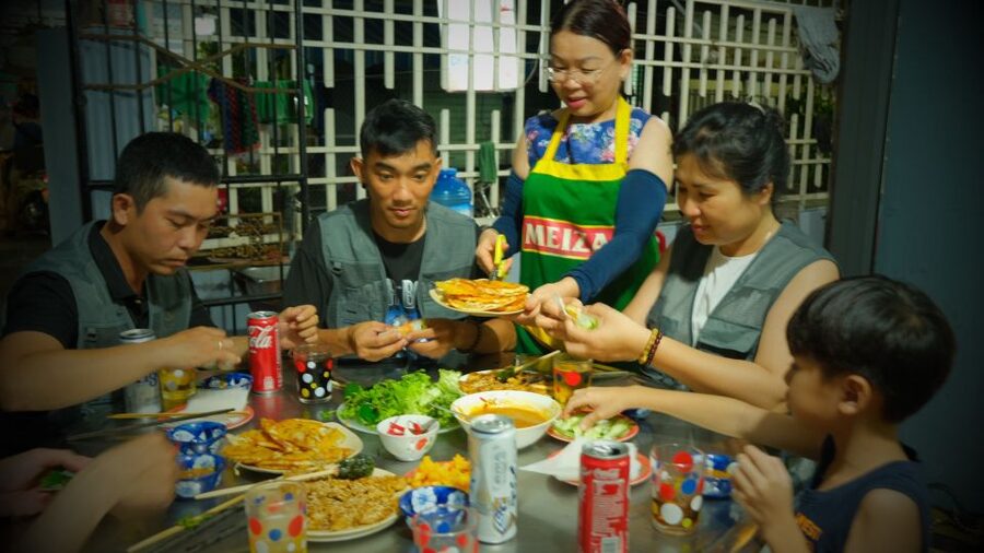 Hoi An: Evening Food Culture Tour by Vespa - Family recipes and everyday food