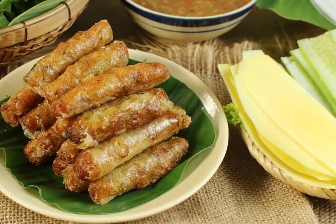 Hoi An Vespa Food Tour: Authentic & Exotic Food Culture - The 6 p.m. pickup and first look at Hoi An