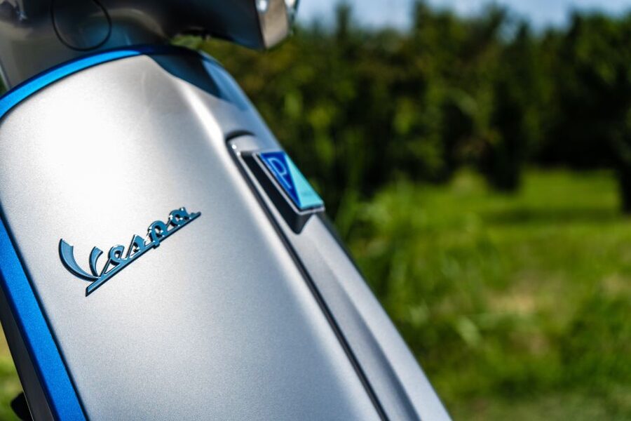 LANGHE: Vespa tour with a delicious Barolo wine tasting - Monforte d’Alba and old streets