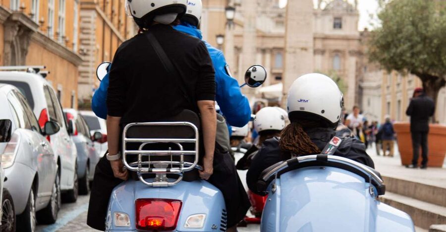 Morning Vespa Sidecar Tour with Cappuccino - How the guide and driver work together