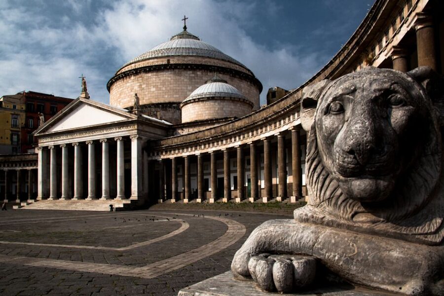 Naples: Private Classic Vespa City Tour - Why a Vespa works so well in Naples