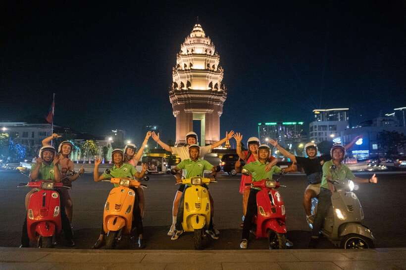 Phnom Penh Night Foodie Vespa Tour / Tuk Tuk Available - Phnom Penh Night Market and the first taste of local nightlife