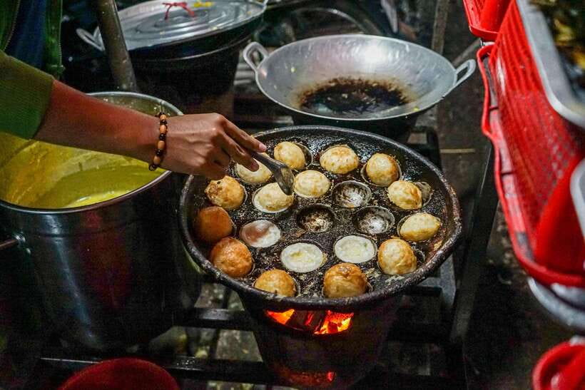 Phnom Penh Night Foodie Vespa Tour / Tuk Tuk Available - Kandal Market Restaurant and the main meal stop