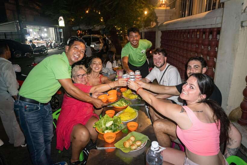 Phnom Penh Night Foodie Vespa Tour / Tuk Tuk Available - Your ride from the hotel to Wat Botum Park