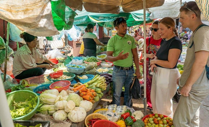 Phnom Penh: Silk Island Tour by Vespa with Tuk Tuk Available - Akreiy Ksatr Village, snacks, and a closer look at home life