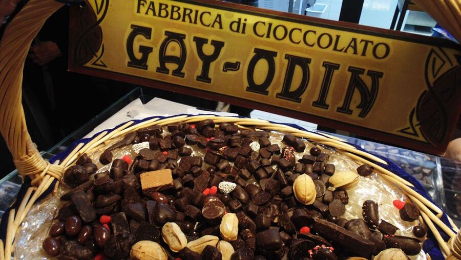 Private Tour: Naples Food Tasting Tour by Vintage Vespa - The guides make the private format matter