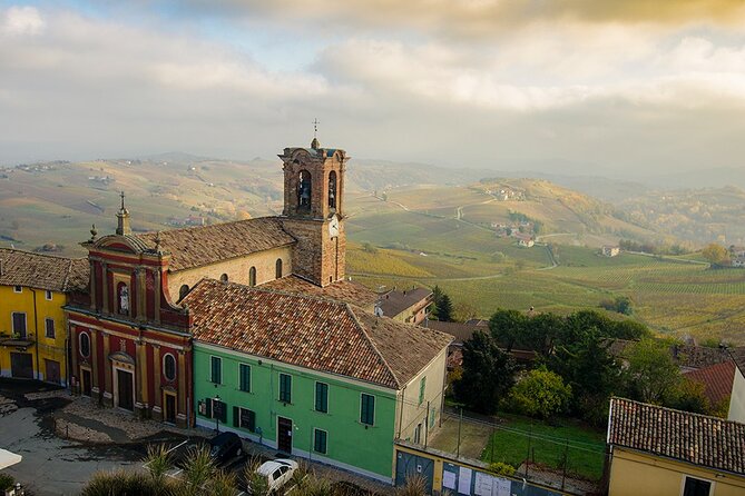 Private Vespa Tour "Among the hills of Barolo and Barbaresco" - Alba, lunch, and a useful pause