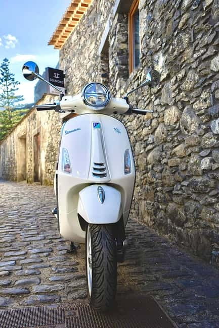 Private Vespa Tour Funchal & Câmara Lobos (3hrs) - The road to Câmara de Lobos