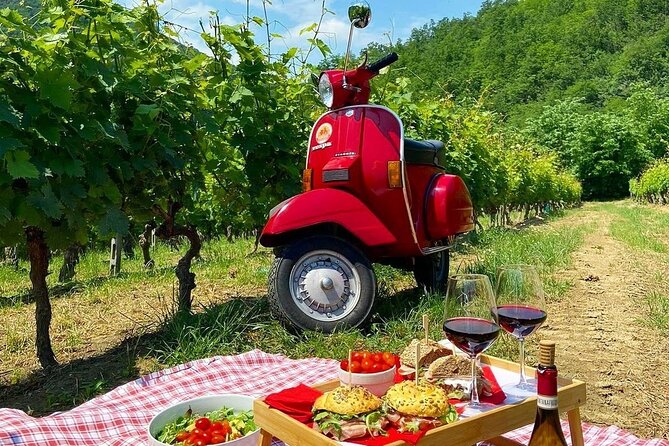 Rent a vintage Vespa for a whole day in Alba - One Vespa, two people, and the question of comfort