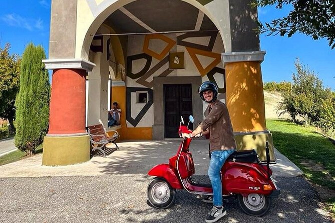 Rent a vintage Vespa for a whole day in Alba - The briefing and test ride