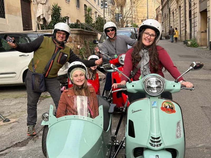 Rome 1.5 hours Private tour in Vespa Sidecar vintage style - Piazza Navona and the Pantheon