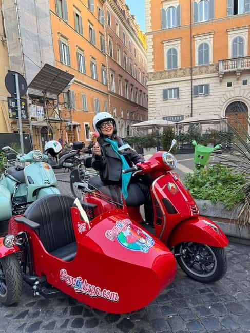 Rome 1.5 hours Private tour in Vespa Sidecar vintage style - The Pantheon, Colosseum, and Circus Maximus