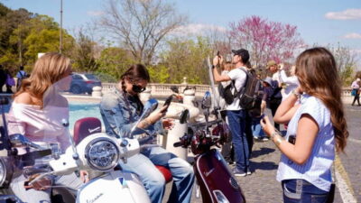 1-Hour Vespa Ride as Passenger with a Local Driver
