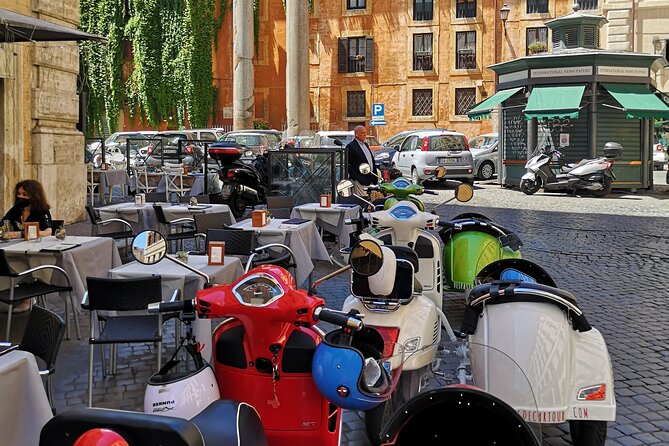 Rome Afternoon Sightseeing Vespa Sidecar Tour with Gourmet Gelato - Piazza Venezia and the Colosseum from the road