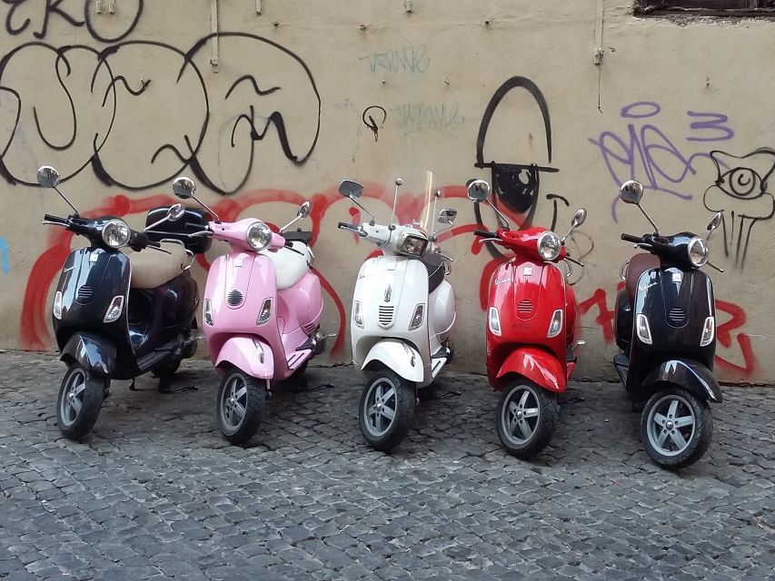 Rome by night on Vespa - Crossing Rome from the Colosseum to Caracalla