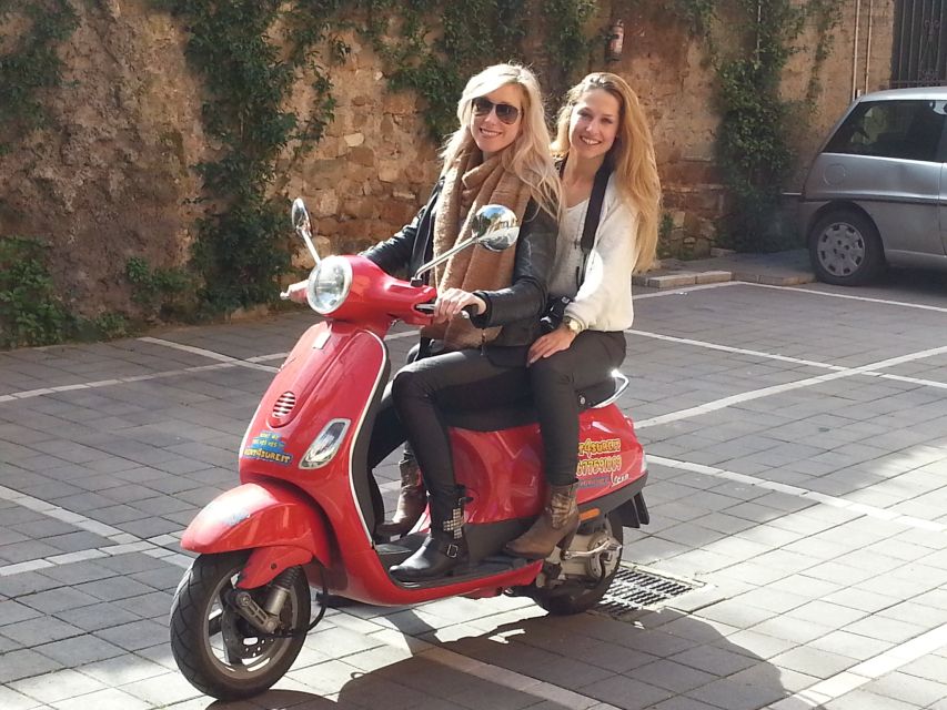 Rome by night on Vespa - The guide, languages, and private format
