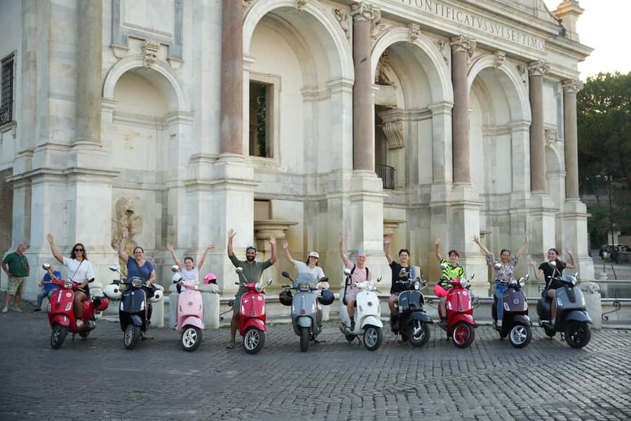 Rome: Guided Vespa Experience with Professional Photoshoot - Ending at Piazza Venezia