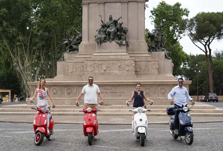 Rome: Night Photography service by Vespa with Aperol Spritz - Circus Maximus and the Orange Garden