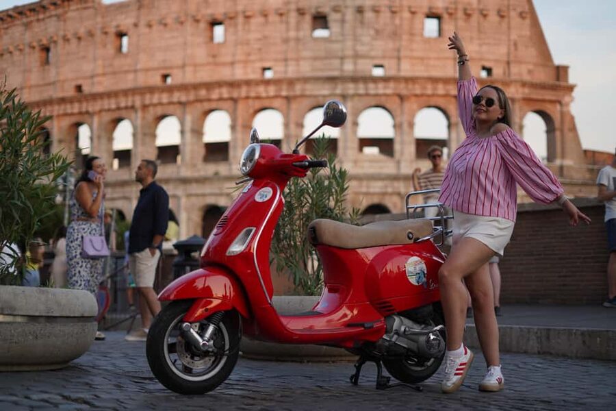 Rome: Night Photography service by Vespa with Aperol Spritz - What the 25 photographs add