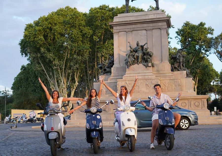 Rome: Night Photography service by Vespa with Aperol Spritz - The Colosseum: two photo stops with different value