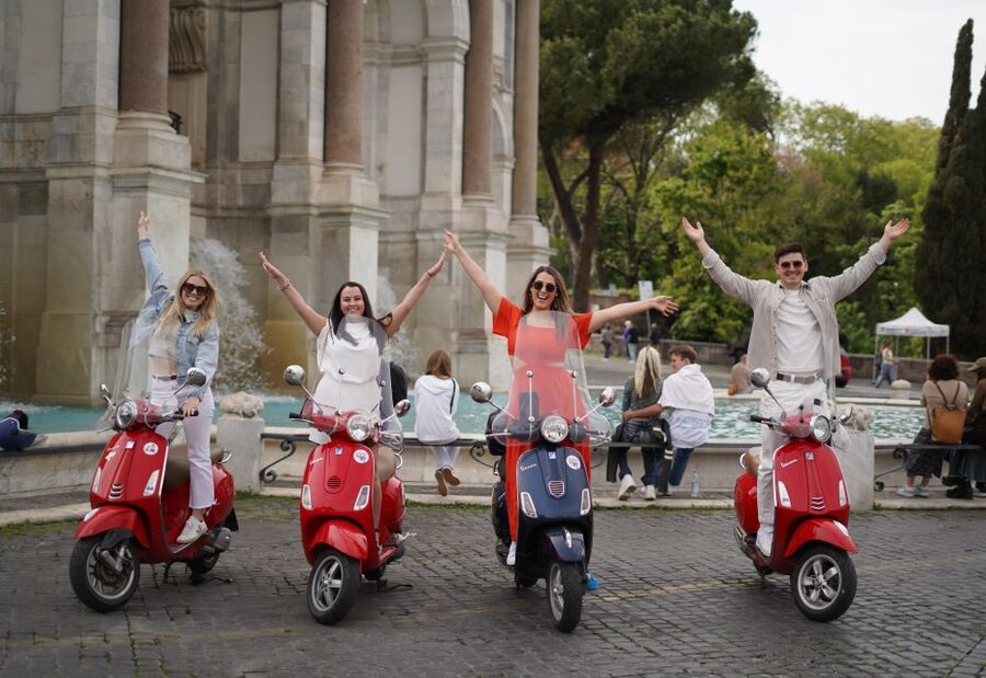 Rome: Photography Service by Vespa Scooter - Circus Maximus and the Orange Garden