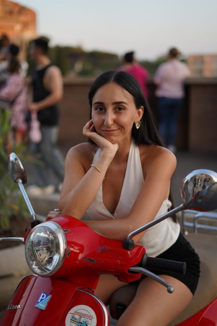 Rome: Photography services by Vespa with Aperol Spritz - Trastevere from street level