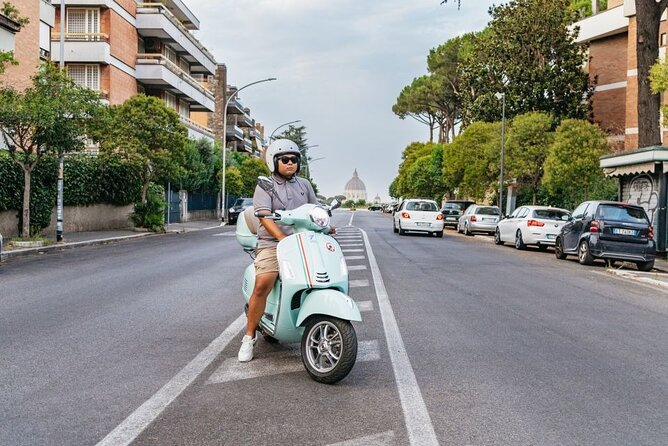 Rome Vespa 125cc Daily Rental - What your included equipment really gives you