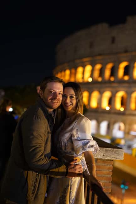 Rome: Vespa Night Experience with Aperol Spritz & Photos - Seeing the Colosseum in its evening setting