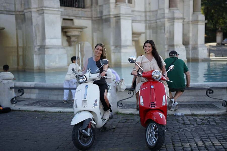 Rome: Vespa Photo Tour with City Center Pickup - Who should book this experience?