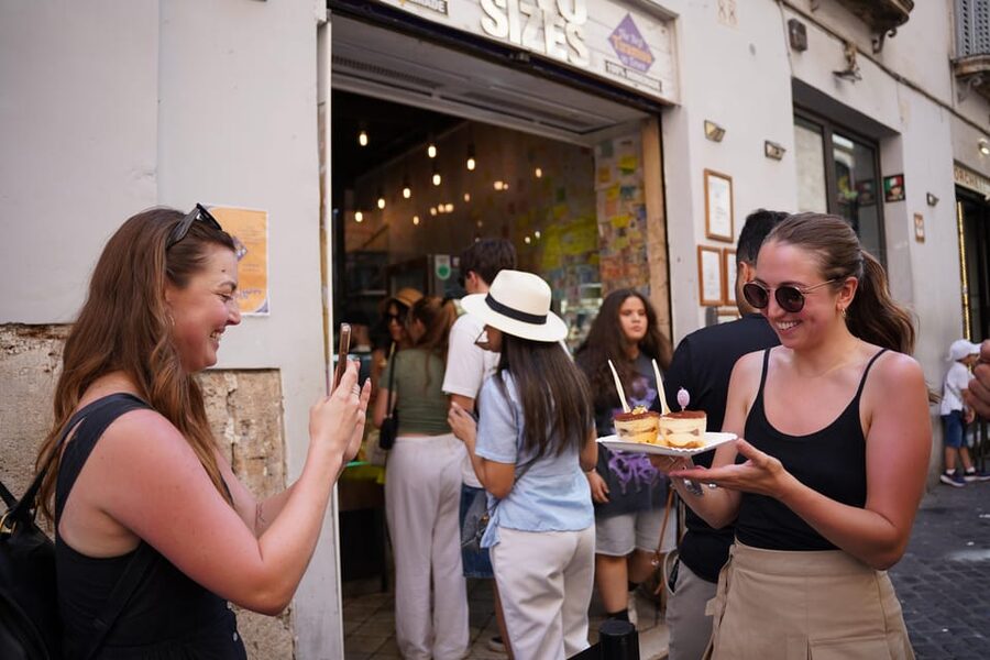 Rome: Vespa Ride with Pictures and Sweet Tastings - Piazza Navona and the tiramisu stop