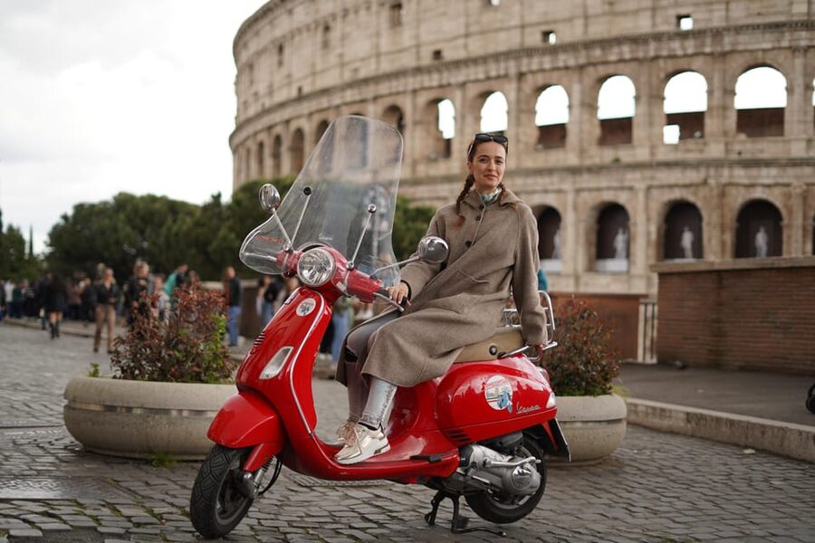 Rome: Vespa Tour with Photo services Small‑Group Highlights - The Colosseum: a strong opening photo stop