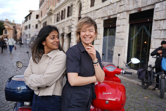 Rome: Vespa Tour with Photographer and Tiramisu treat - Finishing at Piazza Navona