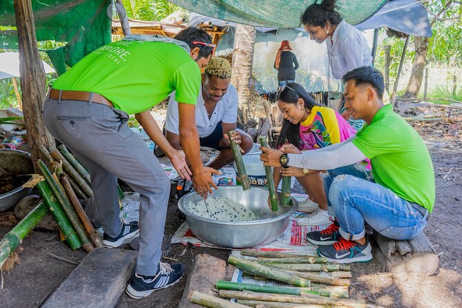 Siem Reap: Countryside Vespa Tour / Tuk Tuk Available - Basket weaving with local craft workers