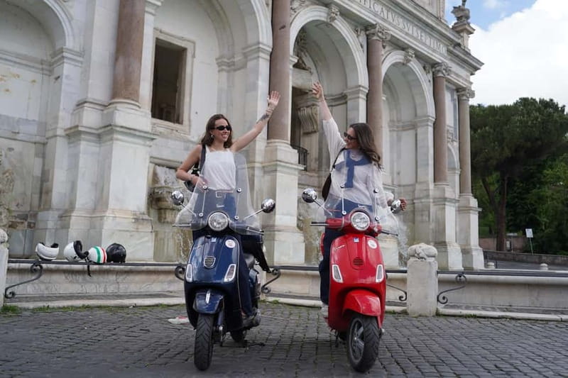 Vespa city tour in Rome with two different routes - What the photo stops are really like