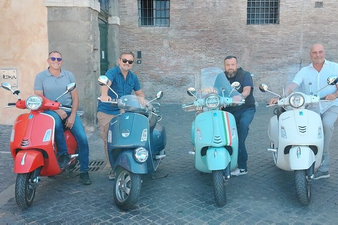 Vespa experience guided by us & Photo shoot - Piazza del Campidoglio and Michelangelo’s hilltop design