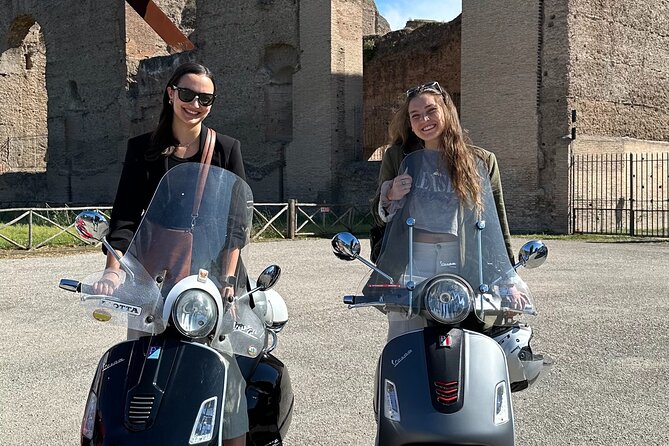 Vespa experience guided by us & Photo shoot - Janiculum Hill and Piazzale Garibaldi
