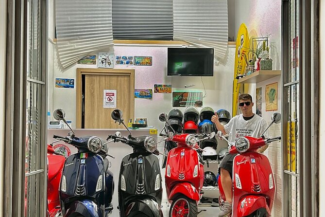 Vespa Naples rental - What comes with the scooter