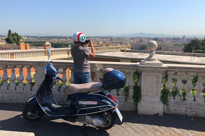 Vespa Primavera 125 cc Rental at Rome 24 ore - Cobblestones, rain, and Roman traffic