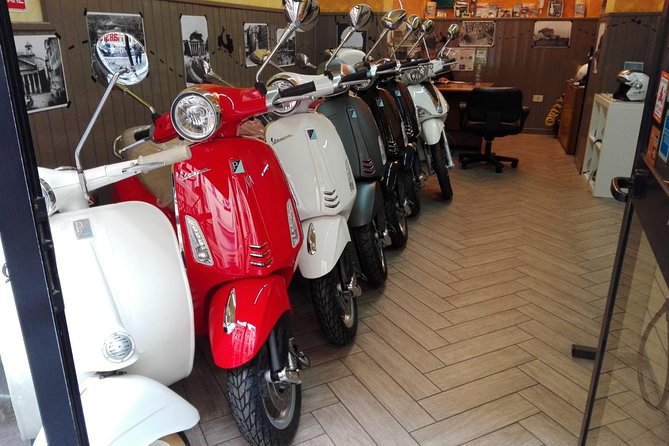 Vespa Rental in Rome 24 hours - Getting comfortable before entering Roman traffic