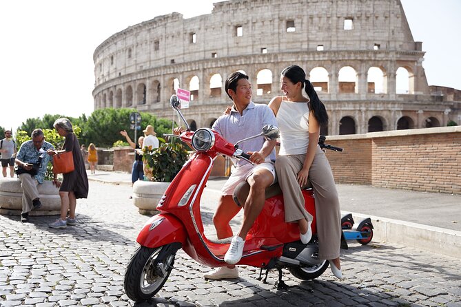 Vespa scooter Journey with Professional Photography - Crossing Rome toward Piazza Venezia