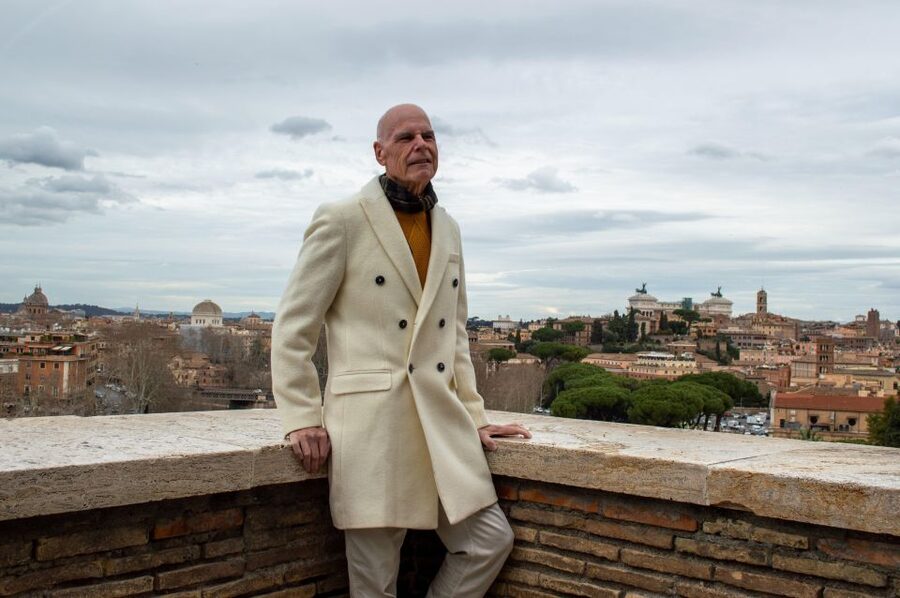 Vespa scooter tour in Rome with Pro-Photographer - The Colosseum sets the tone